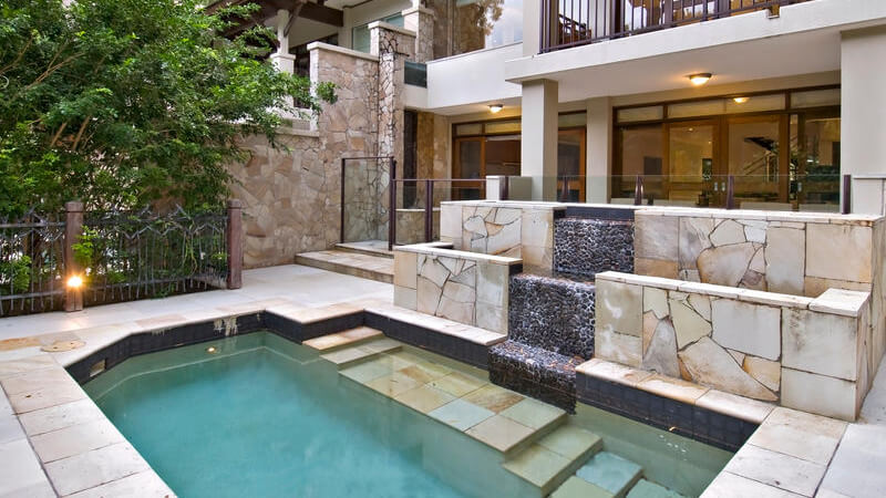 Pullman Palm Cove Sea Temple Resort & Spa