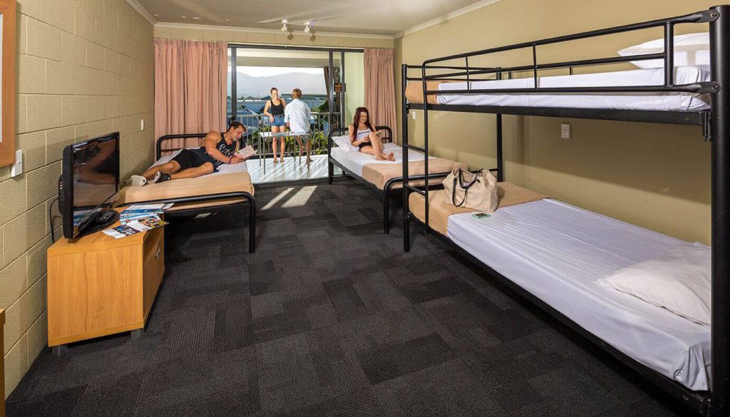 Gilligans Backpackers Hotel & Resort