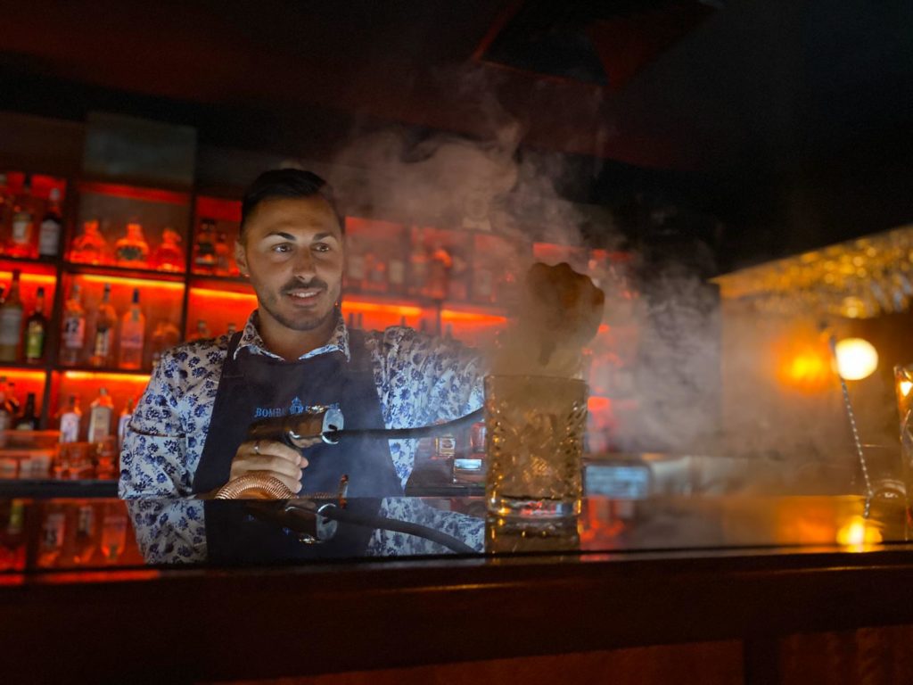 house of commons bar cairns
