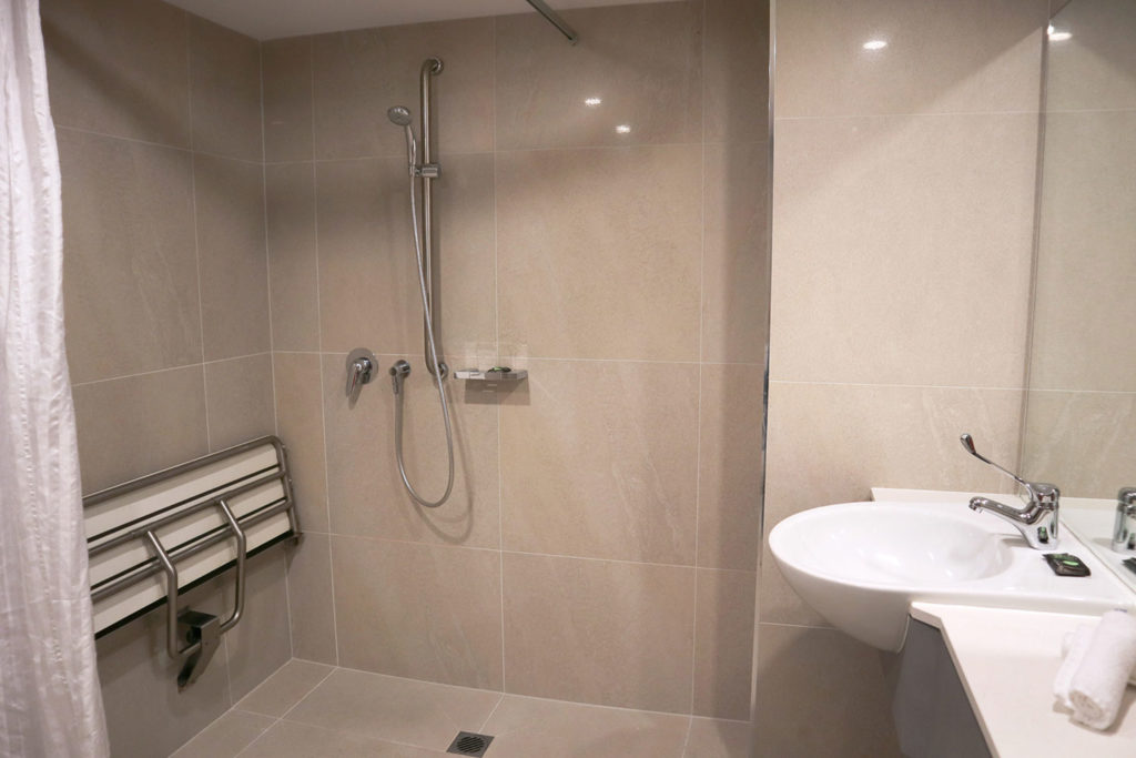 accessible shower in novotel cairns oasis